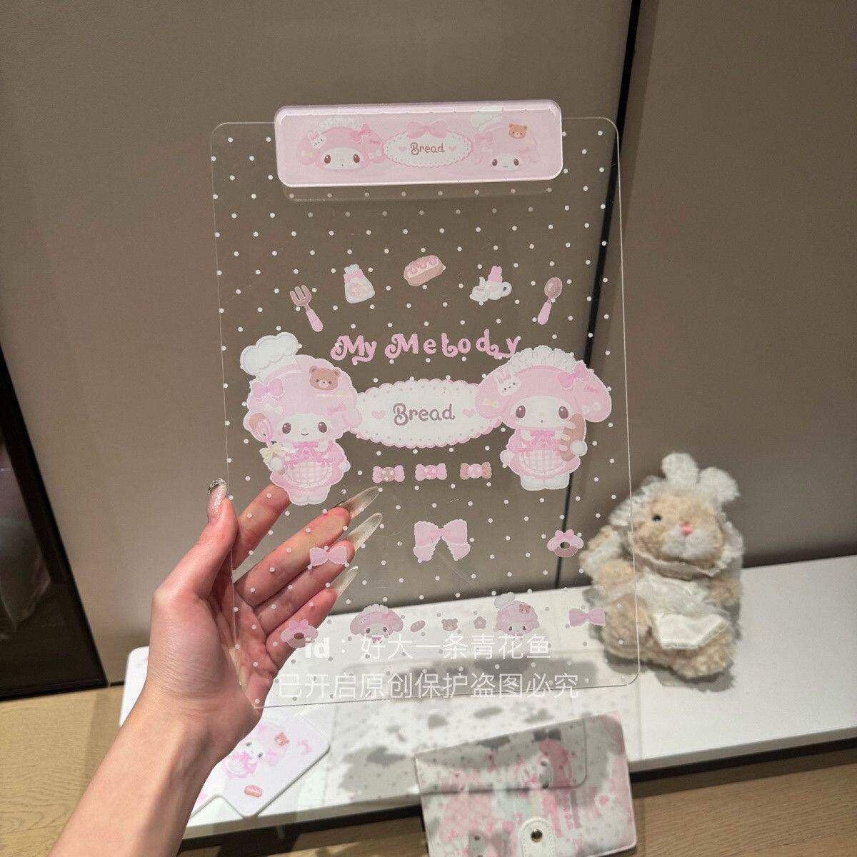 烘焙小羊小美亚克力可爱创意垫板学生试卷夹会议记录卡通A4夹板