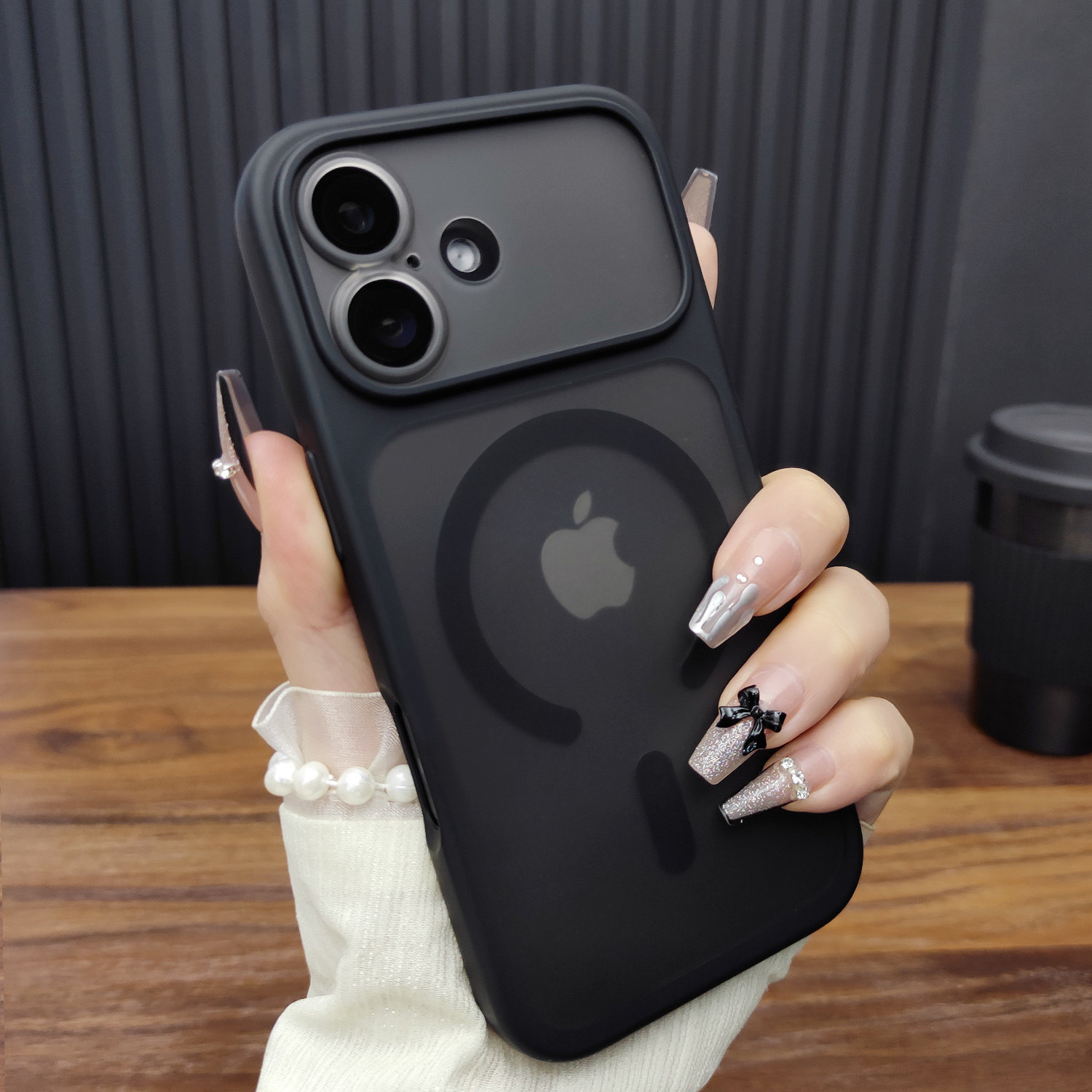 适用苹果17ProMax手机壳iPhone16肤感磨砂15磁吸充电14全包半透明13硅胶防摔保护套AIR新款款时尚简约D94