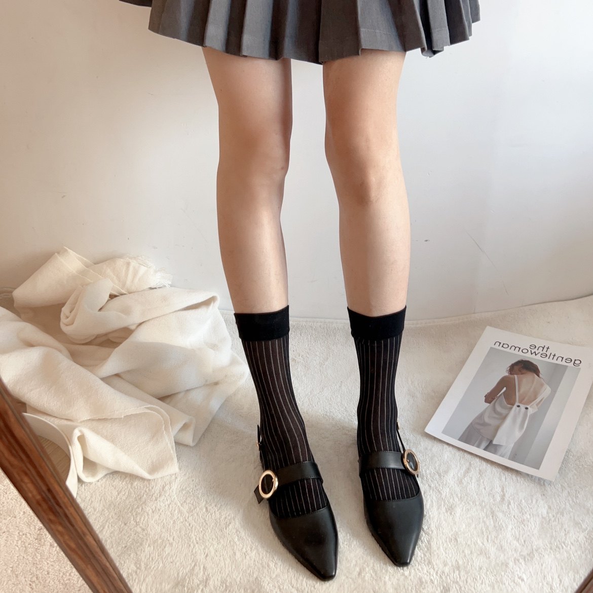春夏超薄亮丝竖条中筒袜黑色性感丝袜百搭纯色显瘦复古jk黑白女袜