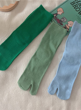 果绿色分趾袜子女纯棉二趾袜日系学院风纯色简约猪蹄袜四季中筒袜