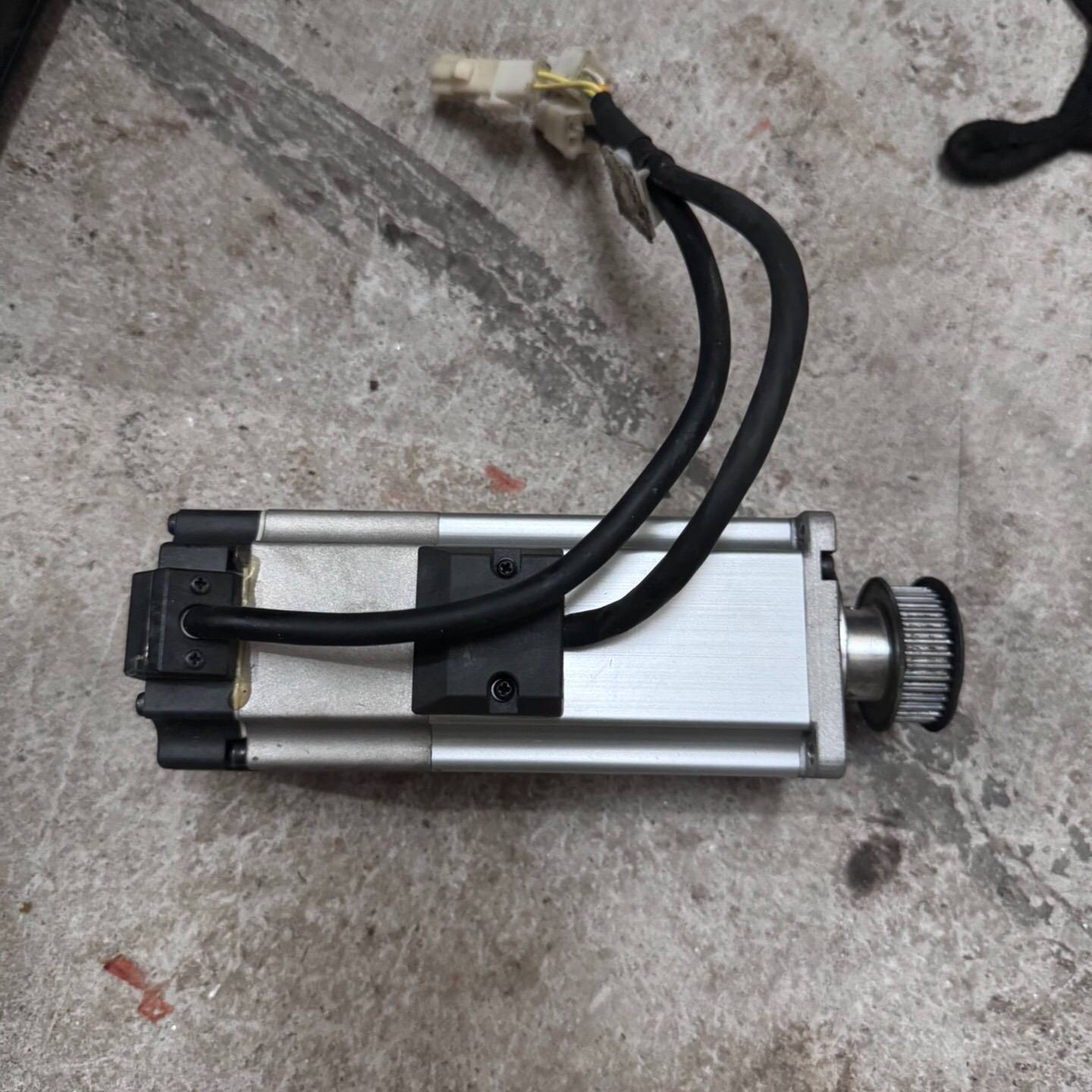 询价购-伺服电机400W MHMJ042G1V 功能包好 实物如