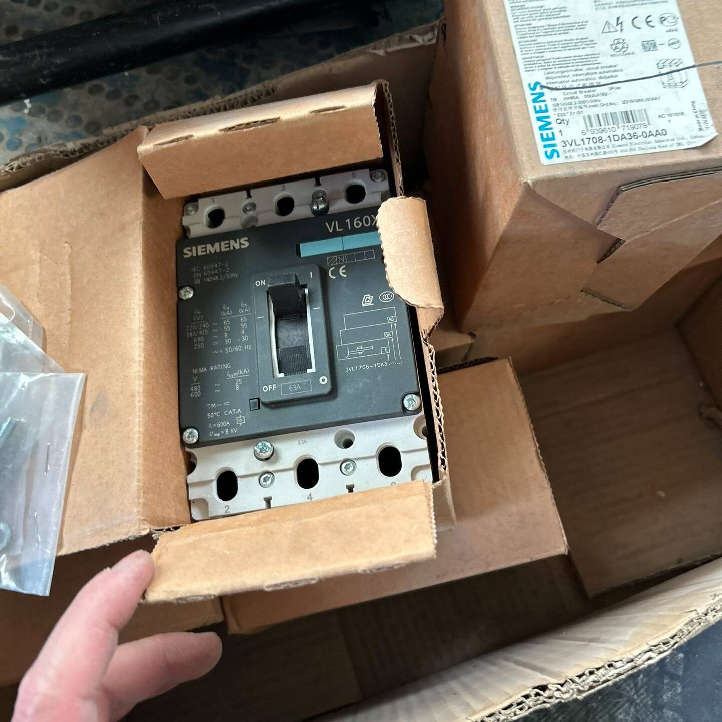 询价购-全新断路器出手啦！型号有3VL1708-1DA36-