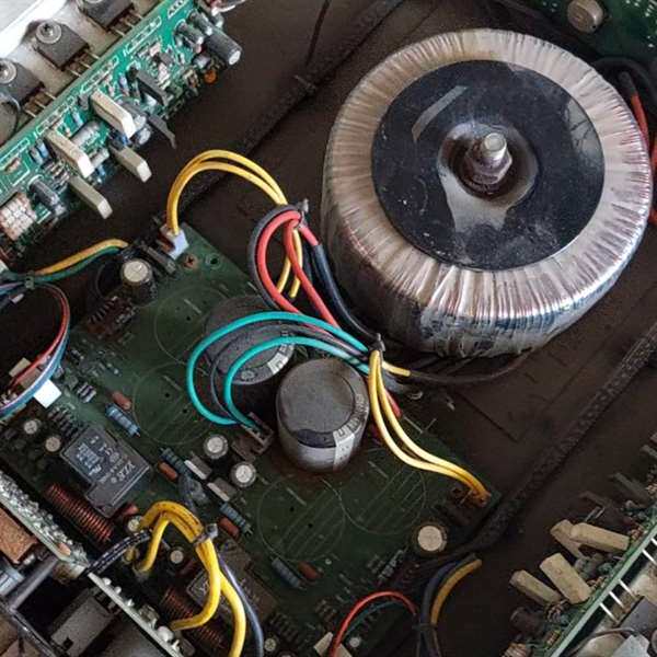 询价购-雅马哈P2500S功放机，外观成色如图，