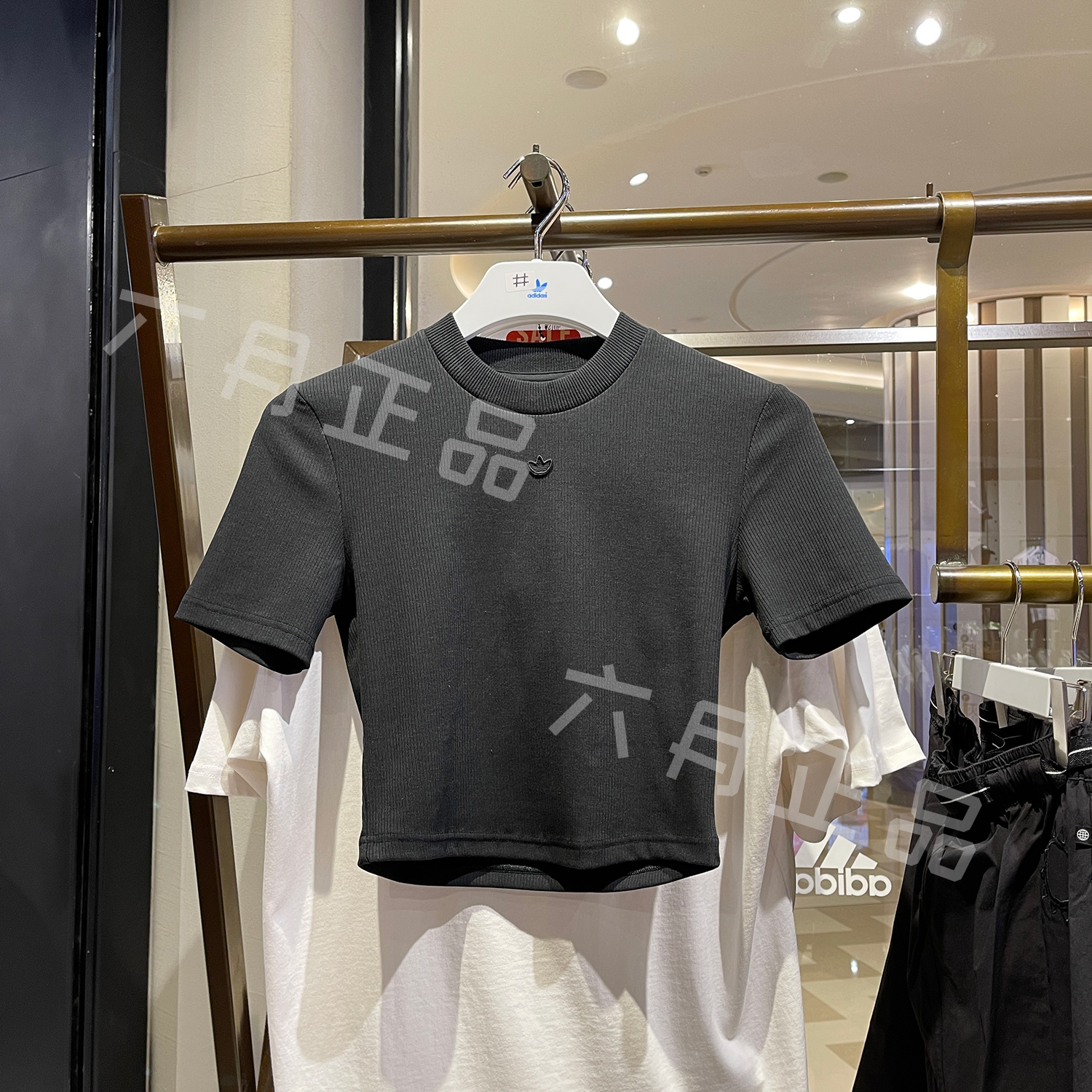 阿迪达斯三叶草女纯色运动T恤