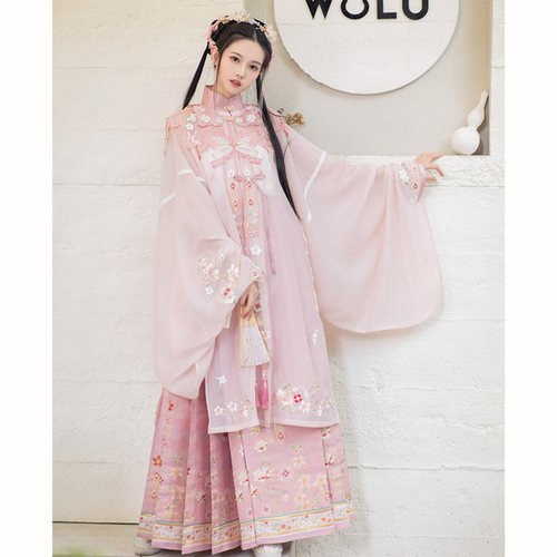 明制绝美刺绣云肩云藏月绣汉服