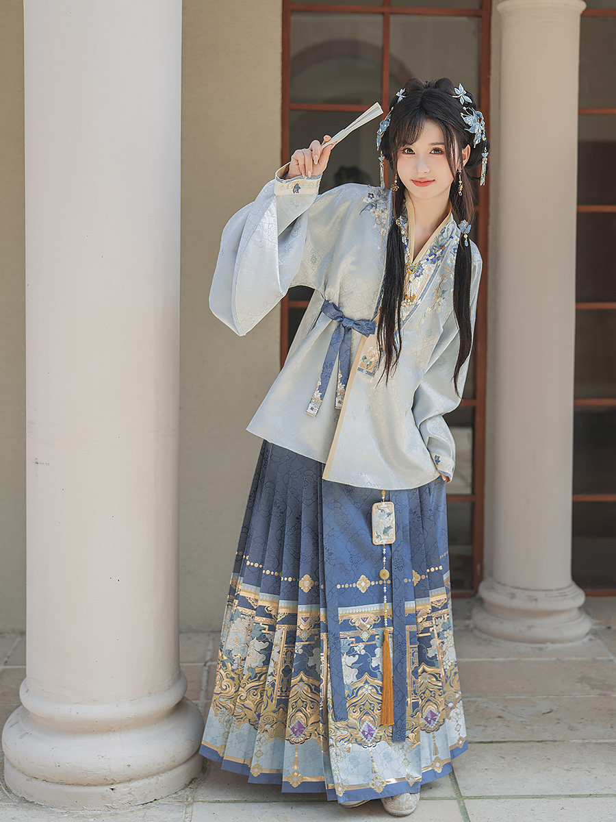 Ming Dynasty Hanfu Winter Set: Octagonal Jacket & Brocade Skirt Steal! - Product image 2