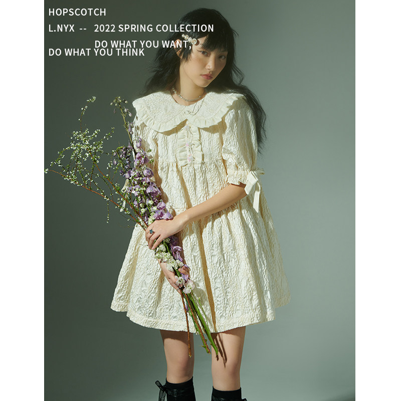 提花淡黄色花设计师x型