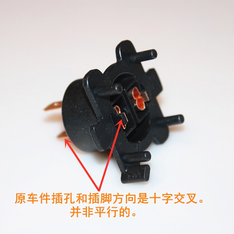 适用于东南菱悦V3菱致V5V6得利卡风行菱智DX7大灯远近光灯座插头图片
