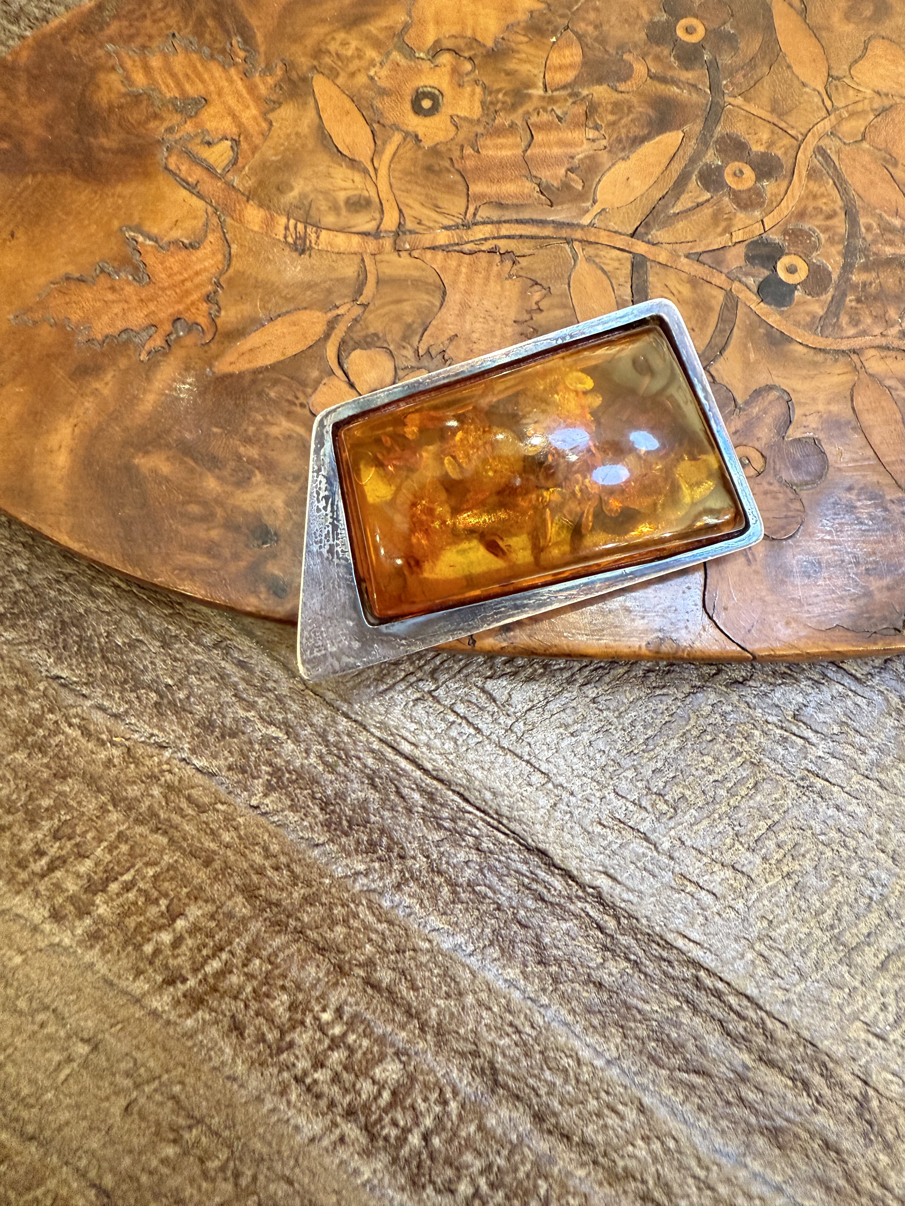 中古默认微瑕不退不换  大尺寸天然琥珀银胸针 意大利