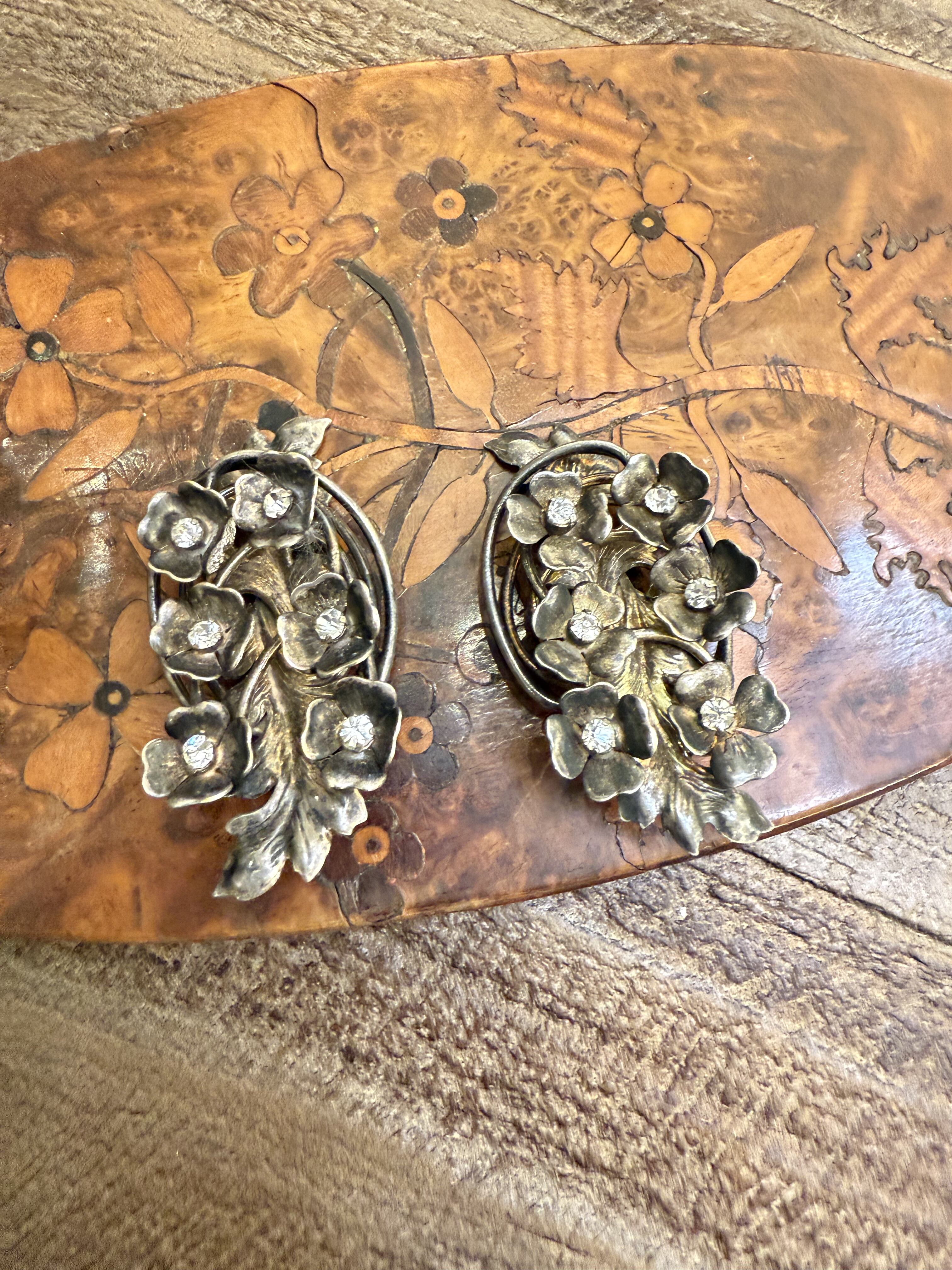 中古默认微瑕不退不换  花束爬耳耳夹 意大利