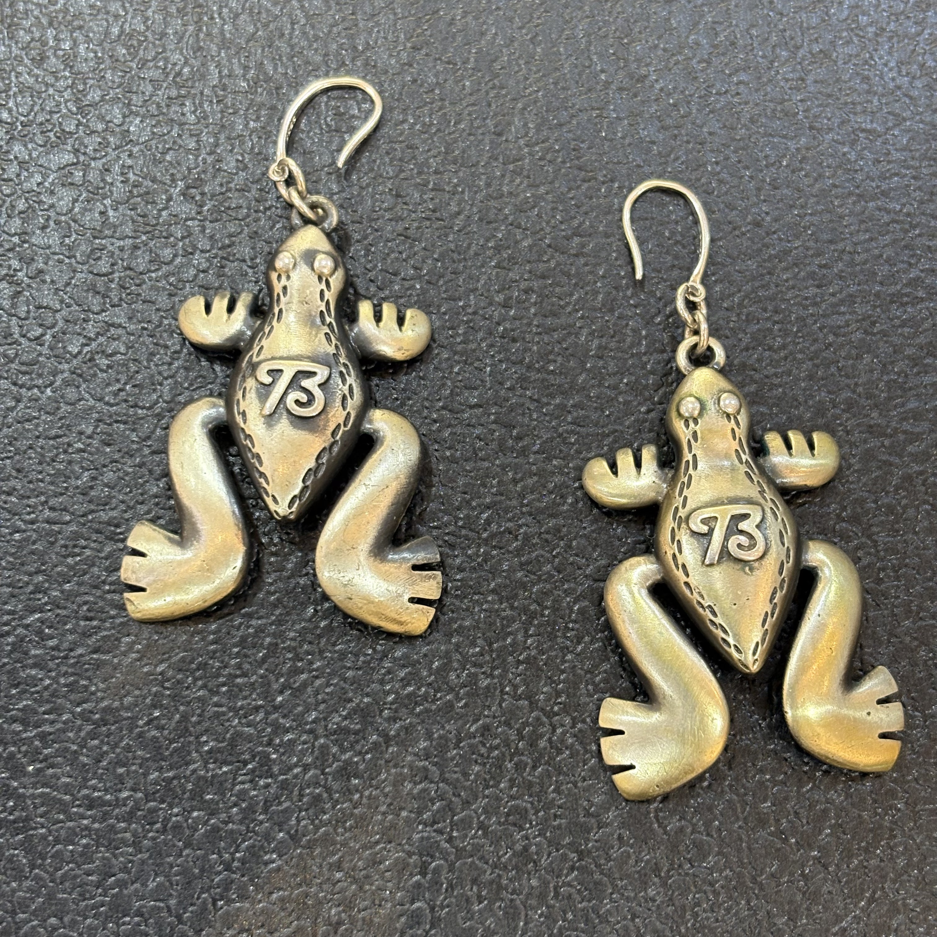 中古默认微瑕不退不换  艺术家签名款青蛙银耳环