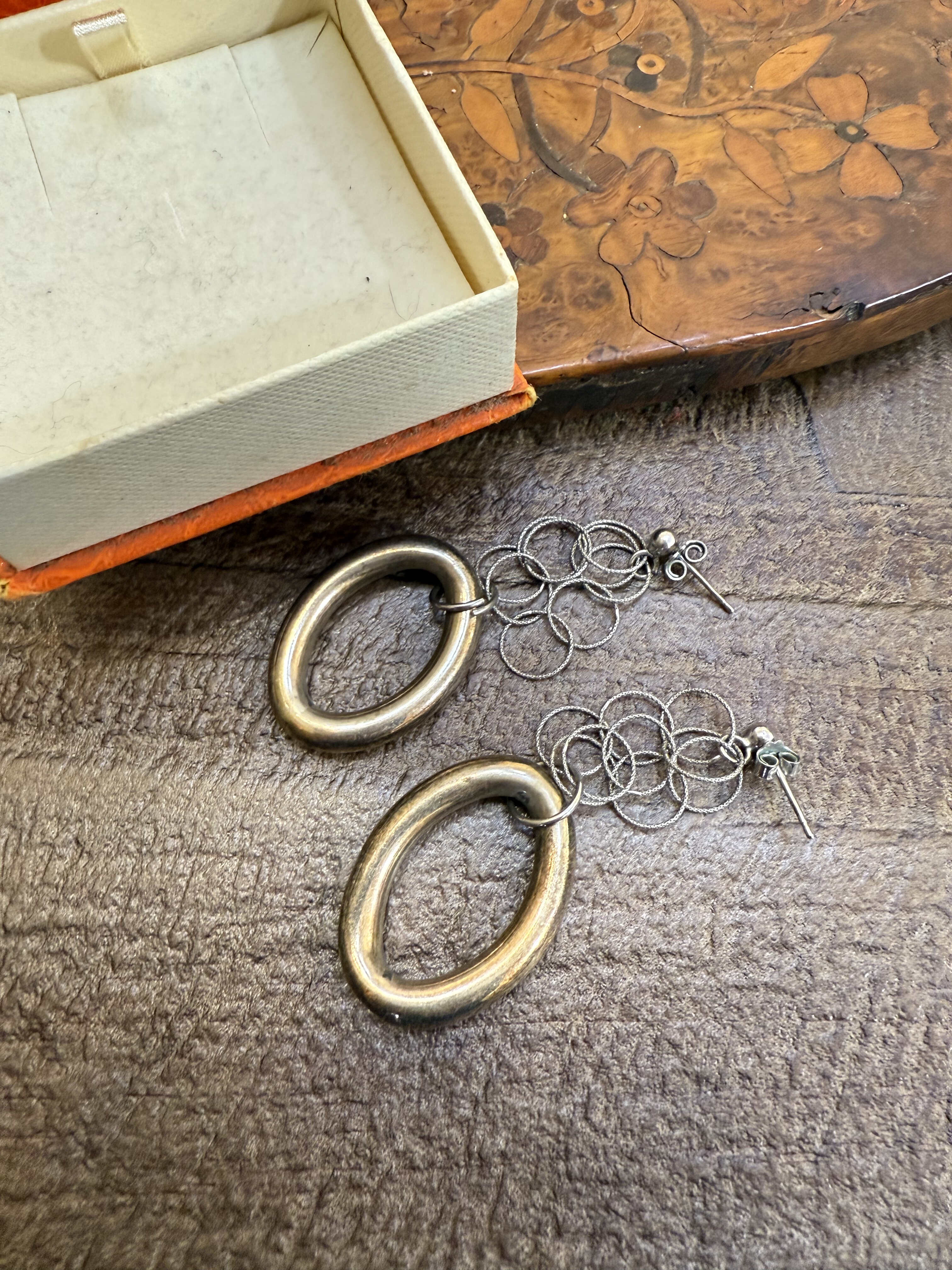 中古默认微瑕不退不换  品牌质感空心原盒银耳钉 意大利