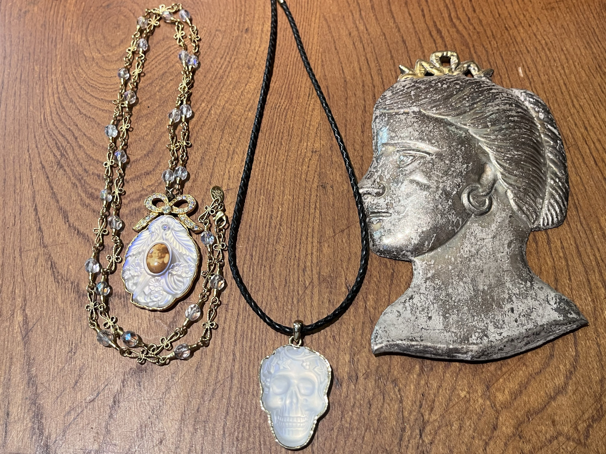 中古不完美不退不换 kirks folly早期月光石油画人像蝴蝶结长项链