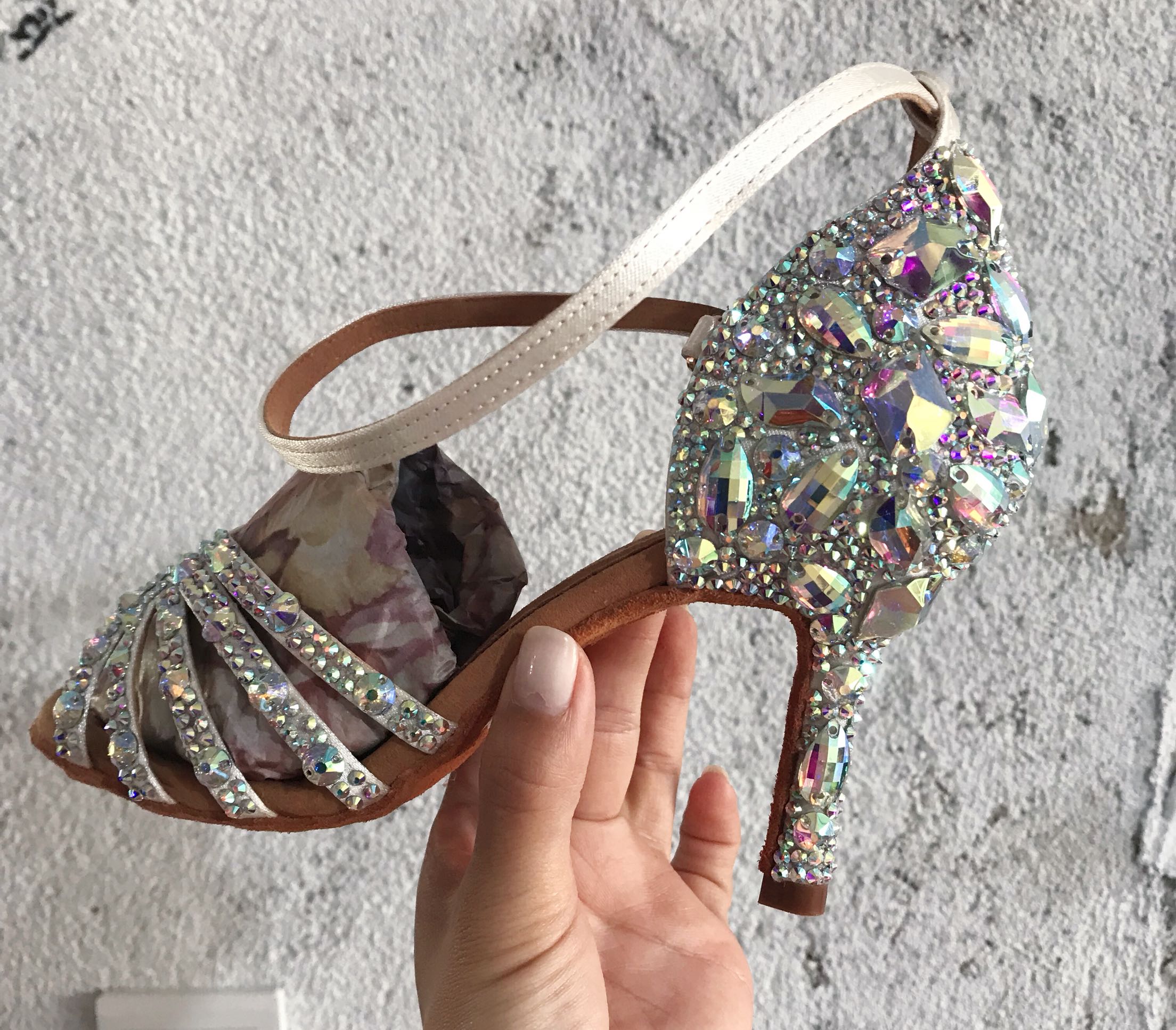 舞忆莎品牌舞鞋镶钻拉丁舞鞋成人女珍珠室外比赛深肤八分中跟新款