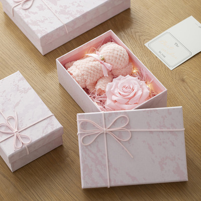 粉色伴手礼物包装盒送女朋友