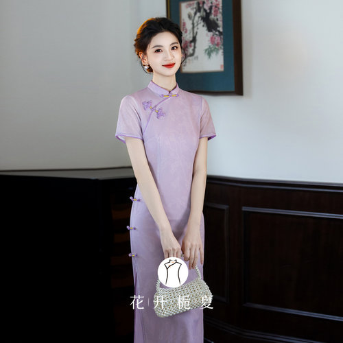新中式绝美气质少女紫色旗袍