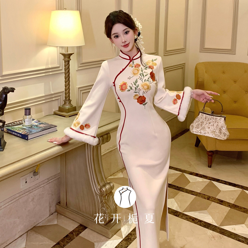 中式白色刺绣旗袍高端大气上档次