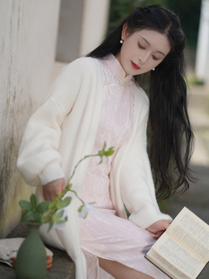 米白色中长款软糯慵懒风毛衣开衫外套配旗袍外搭2026年新款