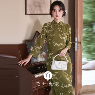 绿色素雅旗袍新中式绝美气质年轻款少女长袖连衣裙2025新款10/8