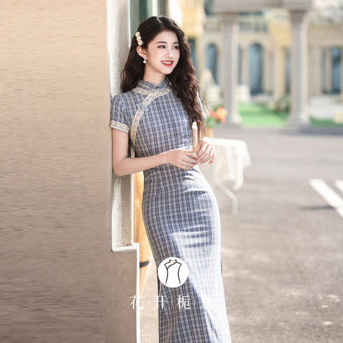 复古民国风文艺少女蓝色格子旗袍