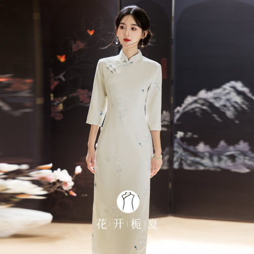 新中式绝美气质白色刺绣旗袍