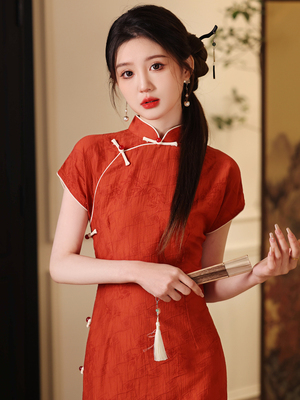 新中式改良红色天丝旗袍少女日常