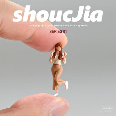 164美女双手比心微缩人偶