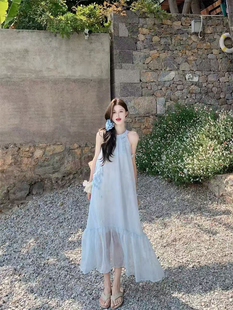 高級(jí)立體碎花掛脖吊帶連衣裙女夏2025新款 法式 獨(dú)特漂亮絕美長(zhǎng)裙