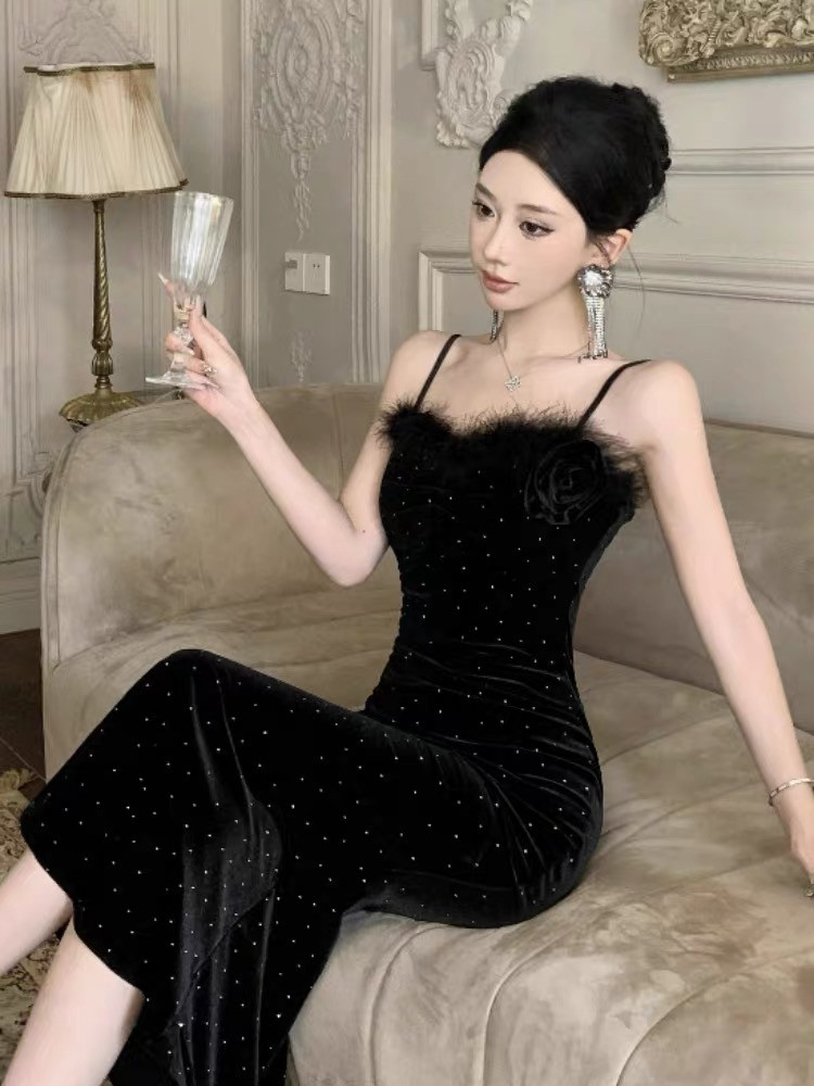 法式黑色丝绒吊带连衣裙女秋冬性感包臀大衣内搭鱼尾长裙生日礼服