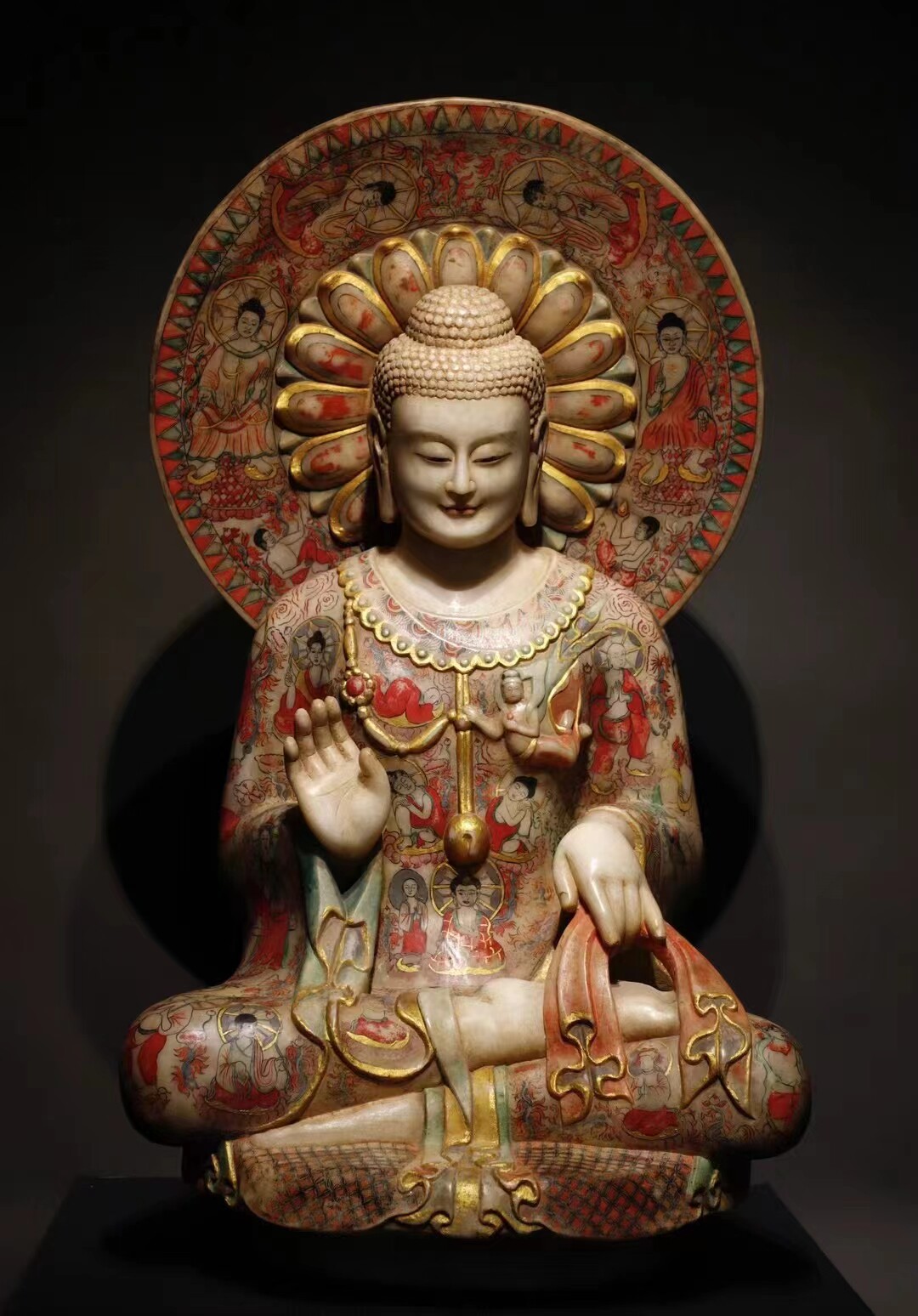 北魏 汉白玉彩绘 大佛 满彩绘佛像，法相庄严 高105cm，宽60c厚45