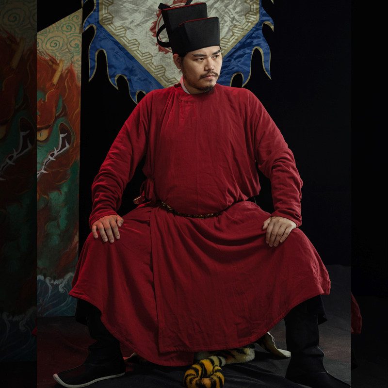 折冲府殿前司胖虎宋制窄袖复原款超大放量版棉麻竹节皱圆领袍汉服