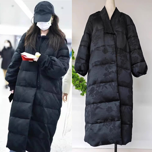 倪妮明星同款新中式国风黑色V领提花宽松羽绒服外套中长款白鸭绒