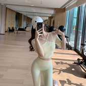 网纱瑜伽服女假两件短款 Byu 外穿方领交叉五分袖 新款 运动上衣 run