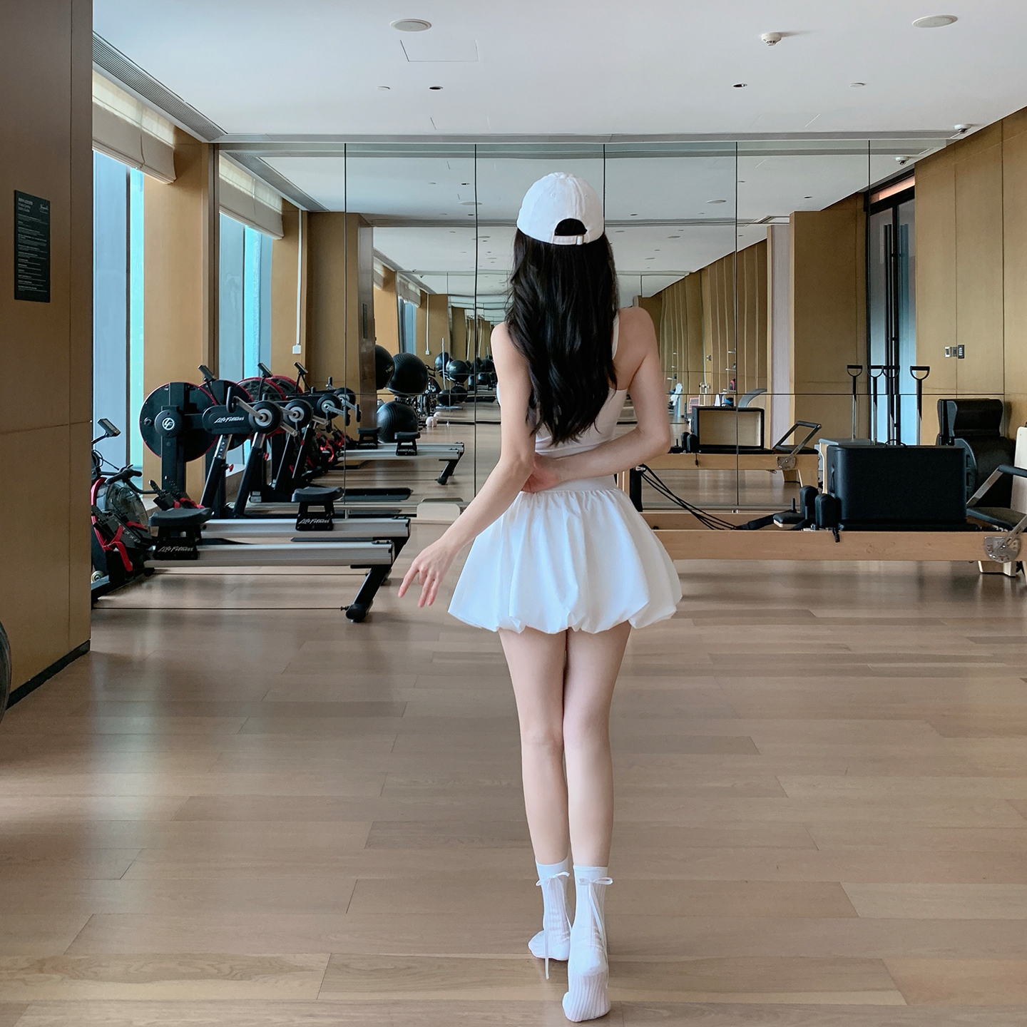 Byu run 新款白色高腰蓬蓬半身裙女修身花苞短裙防走光运动a字裙