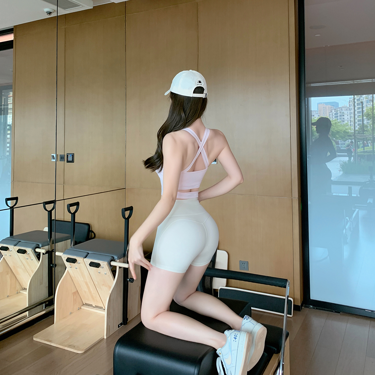 Byu run 修身冰感交叉美背裸感无袖瑜伽服背心女聚拢防震运动内衣