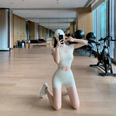 女外穿V字腰瑜伽短裤 Byu 轻柔纱高领运动背心套装 新款 两件套 run