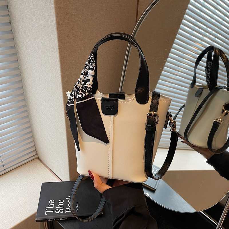 韩版简约菜篮子包2026春季新款软皮洋气手提包时尚拼接单肩斜挎包