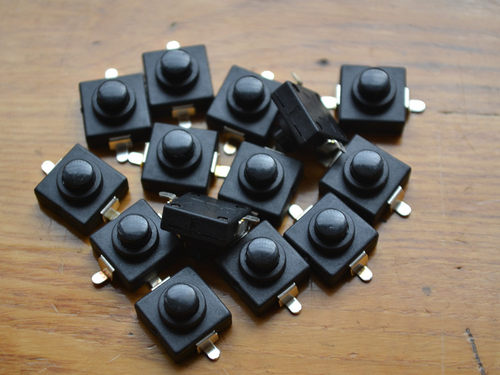 强光手电筒配件大功率充电中部