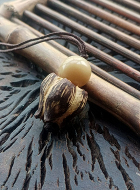西藏回收一个稀有滴血莲花菩提制作的护身项坠吊坠法器