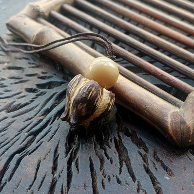 西藏回收一个稀有滴血莲花菩提制作的护身项坠吊坠法器