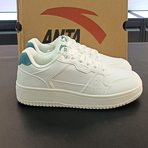 安踏车缝线系带男子板鞋低帮