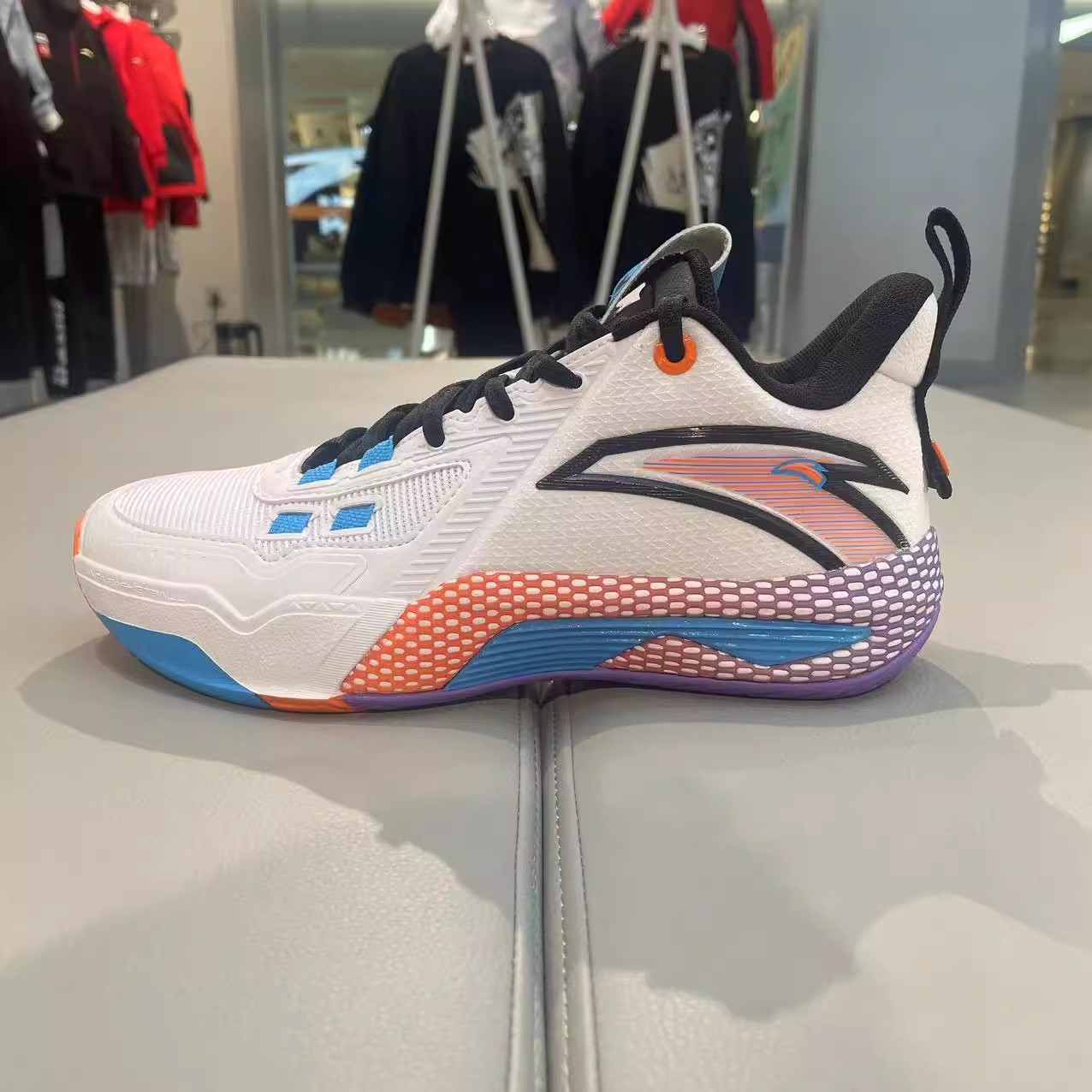 安踏男性防滑低帮篮球鞋