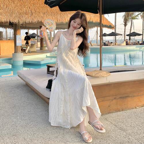 米色韩系甜辣气质海边度边假裙连衣女夏季新白款浪漫花ZR2C01-吊