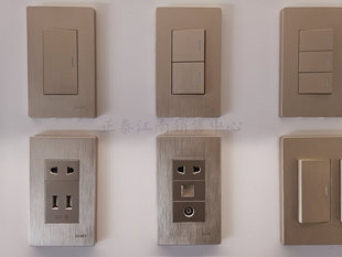 正泰开关插座面板120型浅淡金色拉丝家用墙壁式暗装二三电灯五孔