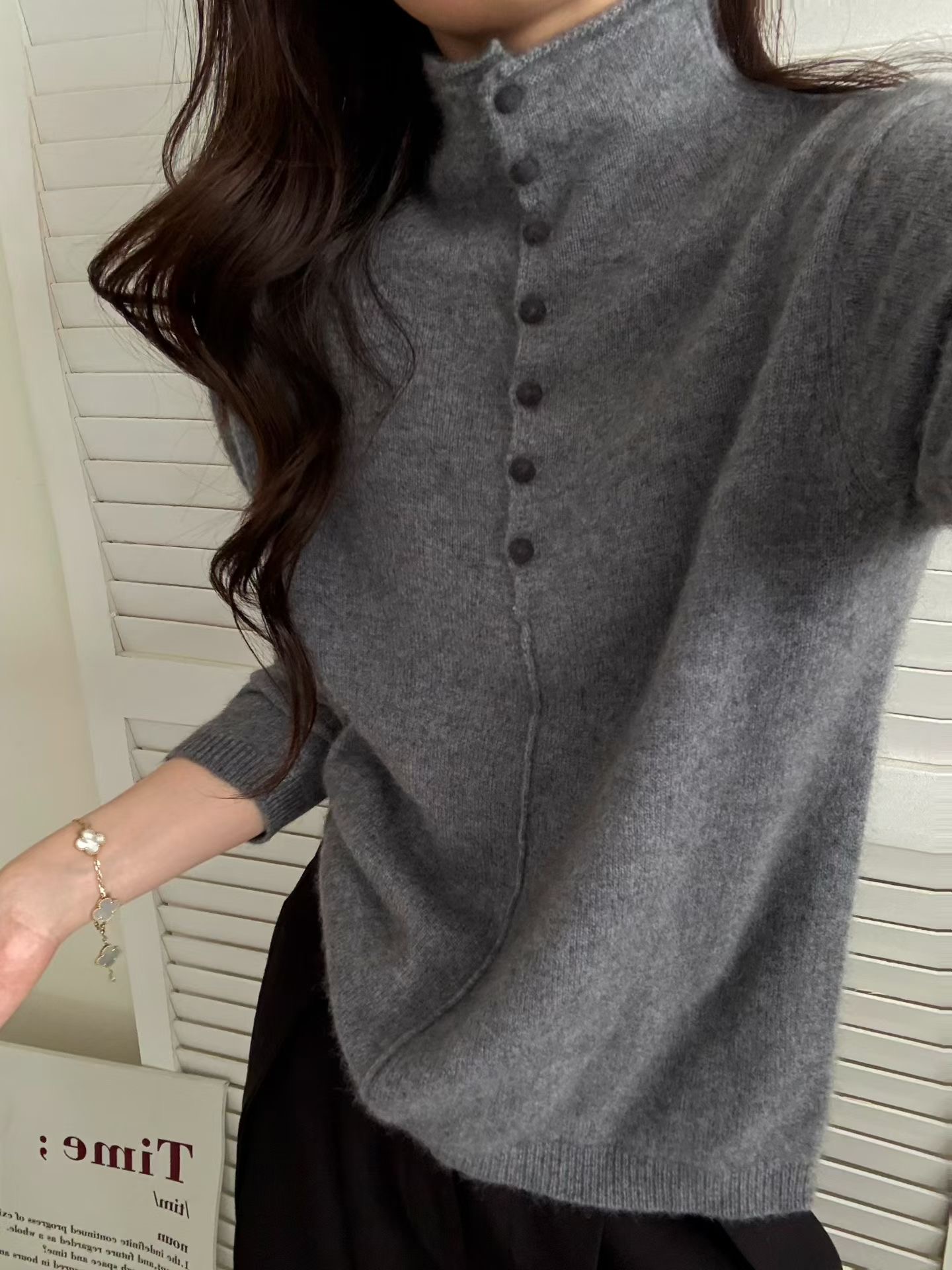 欧洲站2025新款半扣包扣立领慵懒风软糯羊毛羊绒女毛衣宽松版显瘦