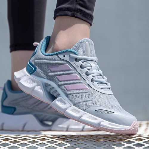 阿迪达斯女冬季清风透气跑步鞋