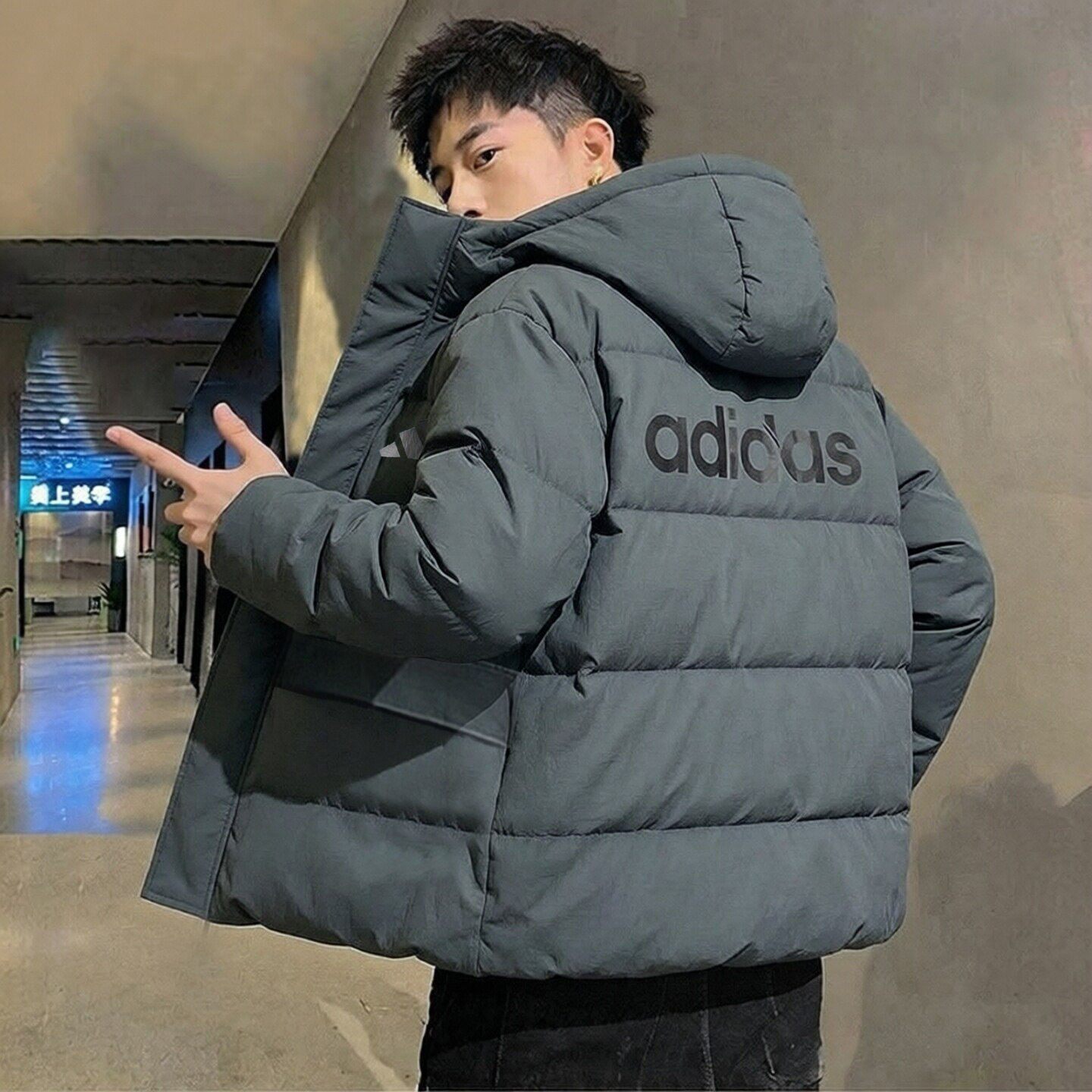 阿迪达斯羽绒服男士冬季新款灰色复古拒水宽松加厚保暖鸭绒面包服