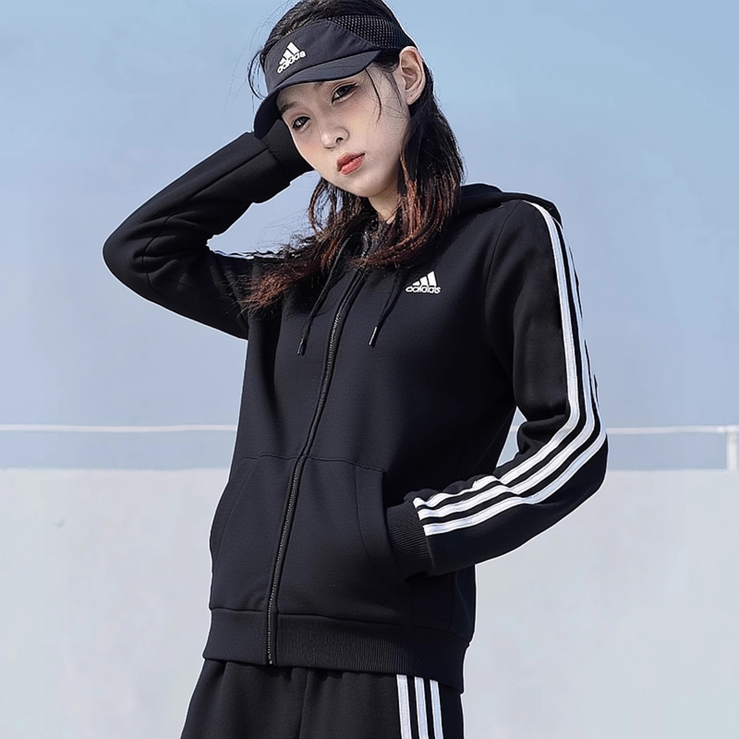 阿迪达斯外套女装2025秋季新款针织连帽三条纹防风美式显瘦运动服