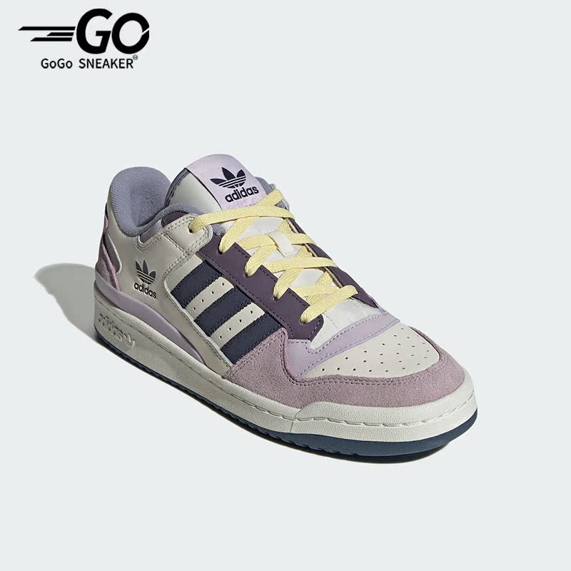 阿迪达斯女士运动板鞋