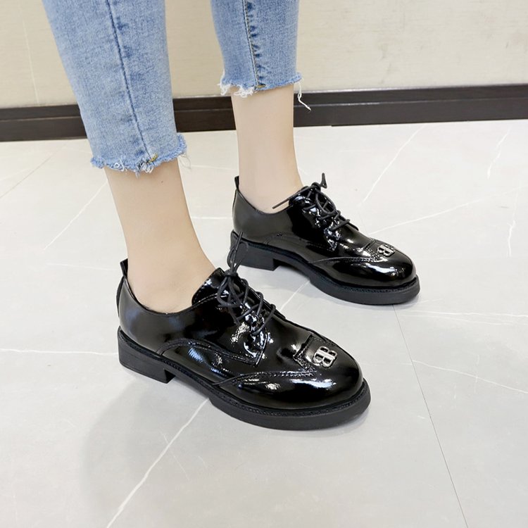 英伦风小皮鞋女鞋夏季新款2019黑色漆皮布洛克系带平底单鞋女春款在类目 女鞋, 低帮鞋中 - 来自Buy2taobao.com提供专业的淘宝代购服务